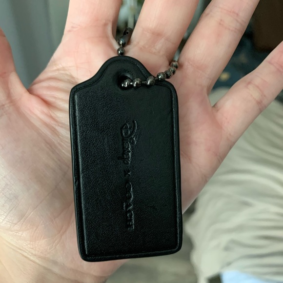 Mickey Mouse Coach Keychain - Picture 4 of 4